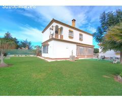 Chalet de dos plantas en parcela de 1037 m2