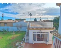 Chalet de dos plantas en parcela de 1037 m2