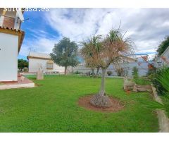 Chalet de dos plantas en parcela de 1037 m2