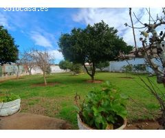 Chalet de dos plantas en parcela de 1037 m2
