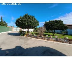 Chalet de dos plantas en parcela de 1037 m2