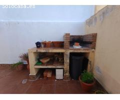Encantador chalet urbano en una sola planta con amplia parcela ajardinada