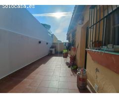Encantador chalet urbano en una sola planta con amplia parcela ajardinada