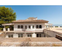 Villa en Venta en Alhaurín el Grande, Málaga