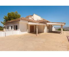 Villa en Venta en Alhaurín el Grande, Málaga