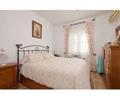 Acogedora villa ubicada en una popular urbanización de Alhaurin y a pocos minutos de Lauro Golf.