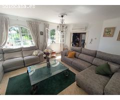 Magnifica villa en una urbanización privada a pocos minutos de Lauro Golf