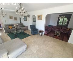 Magnifica villa en una urbanización privada a pocos minutos de Lauro Golf