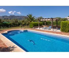 Preciosa finca de 22.500m2 plantada de olivos con vivienda independiente y a unos minutos del pueblo