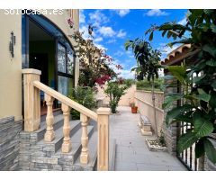 Adosado de 3 dormitorios con jardín y terraza en La Zenia
