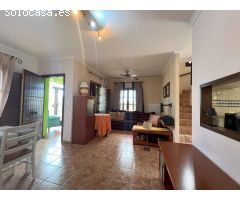 Adosado de 3 dormitorios con jardín y terraza en La Zenia
