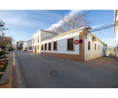 Amplia casa adosada en Salar