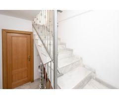 Casa de 2 dormitorios junto  avenida Cervantes