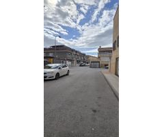 ¡Espaciosa casa adosada en Ambroz, Vegas del Genil! Con patio, sótano y calefacción