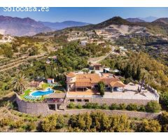 Oasis Tropical: Villa Exclusiva con Vistas al Mar.