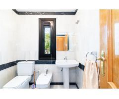 Exclusiva vivienda en El Serrallo con jardín, apartamento independiente y espectaculares vistas