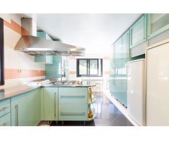 Exclusiva vivienda en El Serrallo con jardín, apartamento independiente y espectaculares vistas