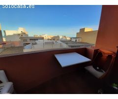 Apartamento de dos dormitorios con terraza y vistas al mar en Garrucha