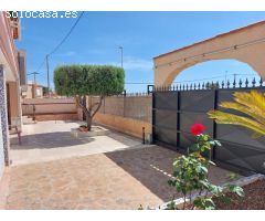 Chalet independiente con 3 dormitorios y amplio jardín en Calabardina, Aguilas