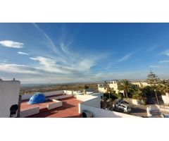 Chalet Independiente con 5 Dormitorios y gran jardín en Las Marinas en Vera Playa