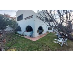 Chalet Independiente con 5 Dormitorios y gran jardín en Las Marinas en Vera Playa