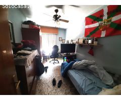 Piso con tres dormitorios en Puerto Lumbreras, de grandes dimensiones