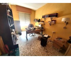 Piso con tres dormitorios en Puerto Lumbreras, de grandes dimensiones