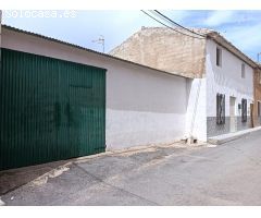 Casa de Pueblo con seis dormitorios y cochera en Avilés