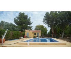 Chalet con cinco dormitorios y Piscina en Puerto Lumbreras
