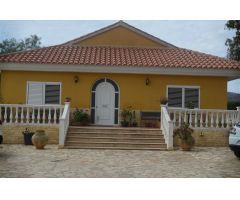 Chalet con cinco dormitorios y Piscina en Puerto Lumbreras