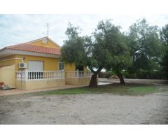 Chalet con cinco dormitorios y Piscina en Puerto Lumbreras