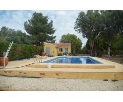 Chalet con cinco dormitorios y Piscina en Puerto Lumbreras