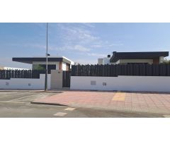 magnifica Villa de nueva construcción a unos metros de la playa de San Juan de los Terreros