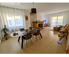 Chalet de 5 dormitorios con vistas en Calarreona