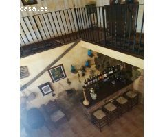 Chalet con cinco dormitorios, garaje y piscina en Purias