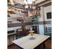 Chalet con cinco dormitorios, garaje y piscina en Purias