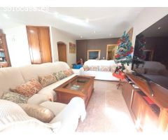 Piso con tres dormitorios y garaje en La Viña