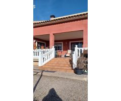 Chalet con tres dormitorios en Cazalla