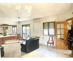 Casa con tres dormitorios y terraza en Puerto Lumbreras, de grandes dimensiones