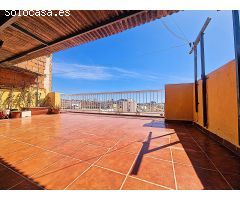 Casa de 4 dormitorios con terraza solárium y vistas a la bahía de Levante