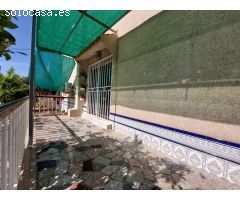 Dúplex de 4 dormitorios con amplio porche en esquina en Las Molinetas