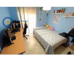 Piso con cuatro dormitorios y garaje en Avda Fuerzas Armadas