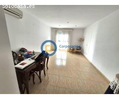 Piso con tres dormitorios y garaje en San José seminuevo