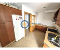 Piso con tres dormitorios y garaje en San José seminuevo