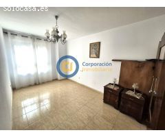 Piso con tres dormitorios y garaje en San José seminuevo