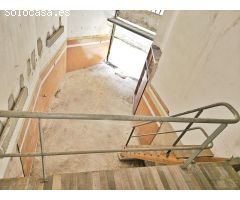 ¡Inversión Segura en Santander en la zona de General Dávila! Local-Garaje con Baño!