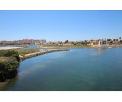 Parcela de 1.041 m² en primera línea del Canal de Veneziola en La Manga