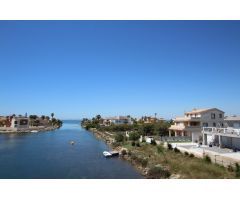 Parcela de 1.041 m² en primera línea del Canal de Veneziola en La Manga