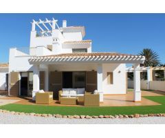 Villa a estrenar de 3 o 4 dormitorios con amplio jardín en un paraje único cerca del mar en La Manga