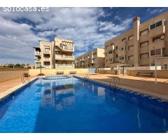 Atico con gran solarium, piscina comunitaria y vistas al mar